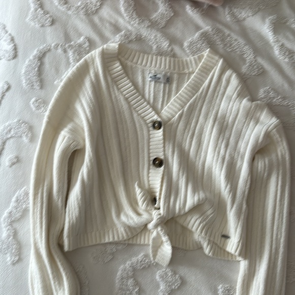 White Hollister women’s xs cropped sweater - Picture 5 of 6